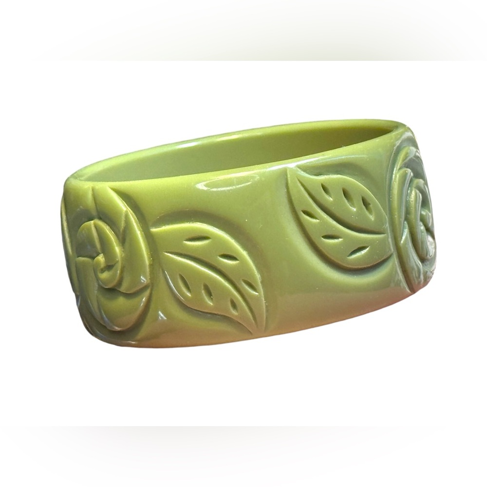 Vintage MCM 1950s chunky Bakelite Green Floral Bangle Bracelet